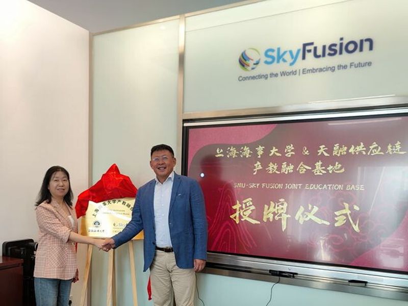 沙梅院长向企业授予成人导航
产教融合基地铭牌